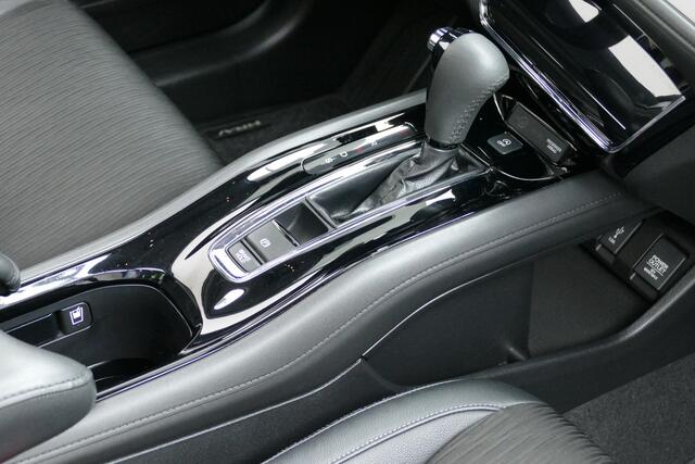 Honda HR-V 1.5 i-VTEC Executive. Panodak, Navi, Camera, StoelVerw, Haak 1000kg