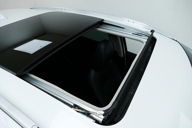 Honda HR-V 1.5 i-VTEC Executive. Panodak, Navi, Camera, StoelVerw, Haak 1000kg