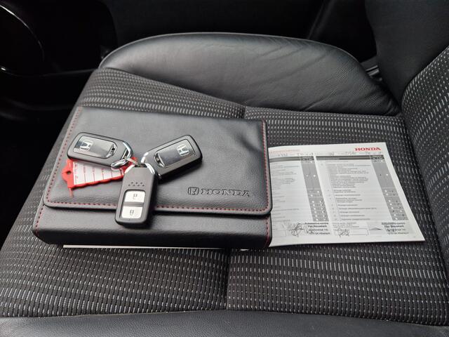 Honda HR-V 1.5 i-VTEC Executive | Cruise control | Panoramadak | Voorstoelen verwarmd