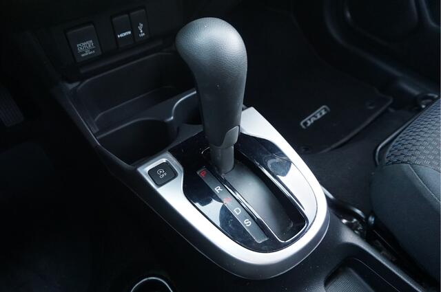 Honda JAZZ 1.3 i-VTEC Comfort Trekhaak Navi Airco Stoelverwarming