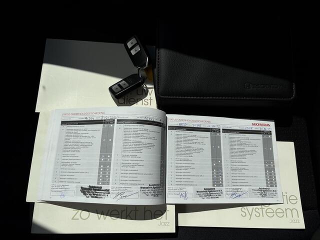 Honda JAZZ 1.3 i-VTEC Elegance / Airco / Cruise Control / Trekhaak / Bluetooth/HDMI / Stoelverwarming /