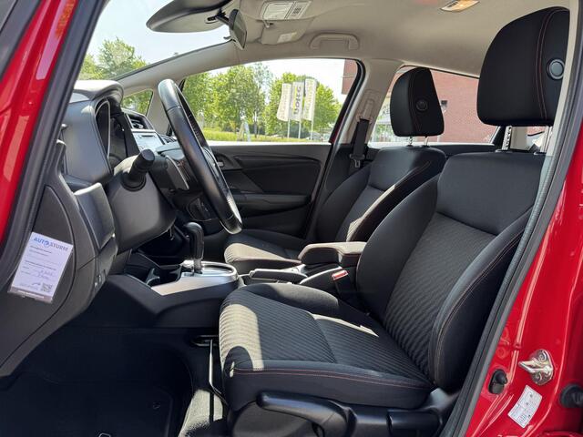 Honda JAZZ 1.5 i-VTEC Dynamic Automaat | Navigatie | Trekhaak | Camera | Stoelverwarming | DAB | LED Koplampen | Cruise & Climate Control | Rijklaarprijs!