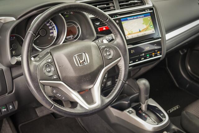 Honda JAZZ 1.3i V-TEC ELEGANCE - AUTOMAAT - NAVIGATIE - SPOILER - TREKHAAK -SPATLAPPEN