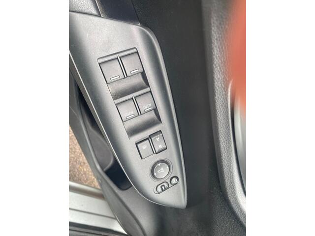 Honda JAZZ 1.3 I-VTEC ELEGANCE Nieuw Model (schade zie foto)