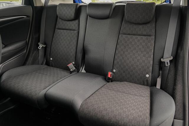 Honda JAZZ 1.3i V-TEC COMFORT - AUTOMAAT - NAVIGATIE - STOELVERWARMING