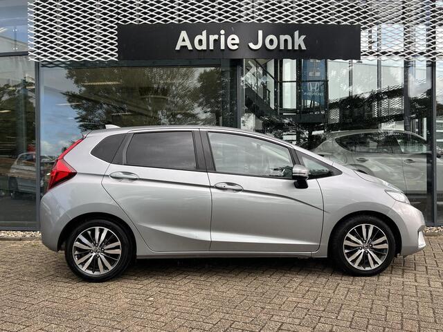 Honda JAZZ 1.3 i-VTEC Elegance AUTOMAAT | TREKHAAK | ACHTERUITRIJCAMERA | LM VELGEN | PARKEERSENSOREN V+A | STOELVERWARMING | KEYLESS | RIJSTROOKBEGELEIDING |