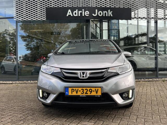 Honda JAZZ 1.3 i-VTEC Elegance AUTOMAAT | TREKHAAK | ACHTERUITRIJCAMERA | LM VELGEN | PARKEERSENSOREN V+A | STOELVERWARMING | KEYLESS | RIJSTROOKBEGELEIDING |