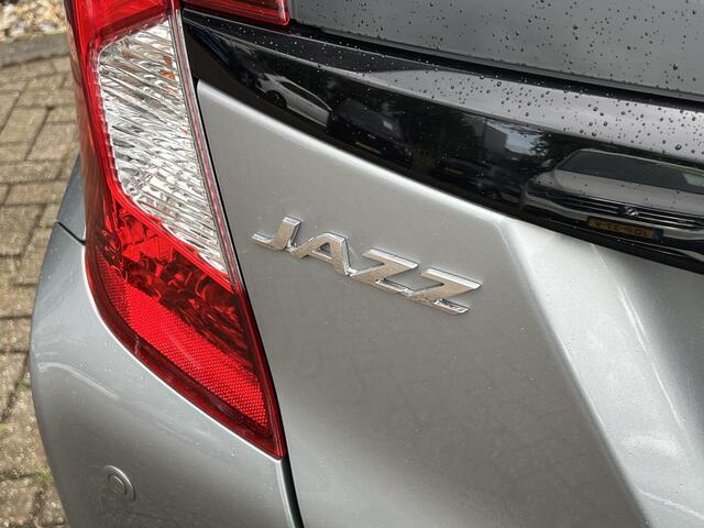 Honda JAZZ 1.3 i-VTEC Elegance AUTOMAAT | TREKHAAK | ACHTERUITRIJCAMERA | LM VELGEN | PARKEERSENSOREN V+A | STOELVERWARMING | KEYLESS | RIJSTROOKBEGELEIDING |