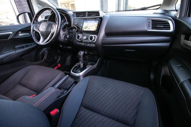 Honda JAZZ 1.5 i-VTEC Dynamic Automaat | Trekhaak | 1e eigenaar | All Season banden |