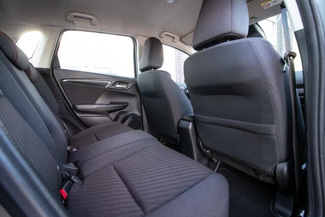 Honda JAZZ 1.5 i-VTEC Dynamic Automaat | Trekhaak | 1e eigenaar | All Season banden |