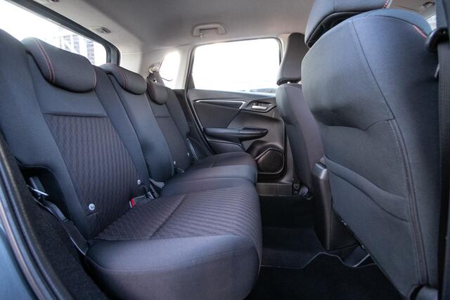 Honda JAZZ 1.5 i-VTEC Dynamic Automaat | Trekhaak | 1e eigenaar | All Season banden |