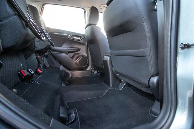 Honda JAZZ 1.5 i-VTEC Dynamic Automaat | Trekhaak | 1e eigenaar | All Season banden |