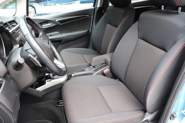 Honda JAZZ 1.5 i-VTEC Dynamic Automaat. Luxe uitvoering, lage km stand!
