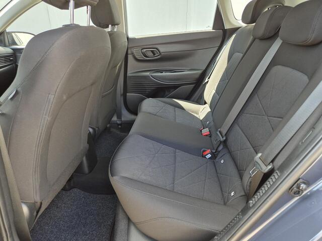 Hyundai Bayon 1.0 T-GDI Automaat Comfort Smart / Navigatie / Achteruitrijcamera / Cruise control / Lichtmetalen wielen 16" / Apple Carplay Android Auto / Parkeersensoren achter /