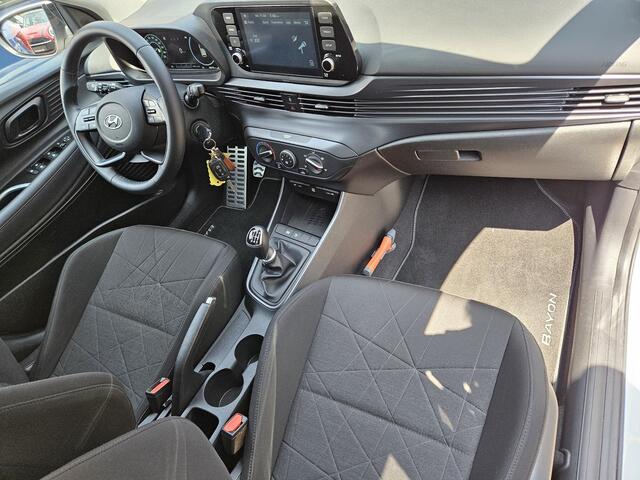 Hyundai Bayon 1.0 T-GDI Comfort /Apple Carplay/Airco/Parkeersens.+Camera/Cruise Contr./Licht+Regensensor/LED/(MET GARANTIE*)