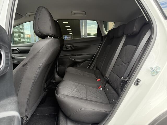 Hyundai Bayon 1.0 T-GDI Premium Automaat / Stoel- & Stuurverwarming / LED Verlichting / Climate Control / Cruise Control / Achteruitrijcamera / Parkeersensoren Voor + Achter /
