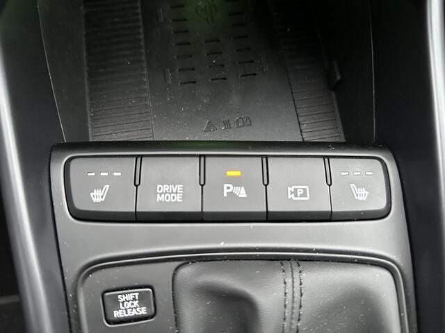 Hyundai Bayon 1.0 T-GDI Premium / 3000 Voordeel / Automaat / Dodehoekdetectie / Stoel- & Stuurverwarming / Achteruitrijcamera / Climate Control / Cruise Control /