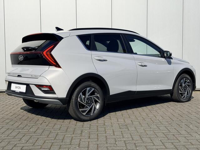 Hyundai Bayon 1.0 T-GDI Premium / 2000 Voordeel / Stoel- & Stuurverwarming / Climate Control / Cruise Control / LED Verlichting / BOSE Audio / Achteruitrijcamera / Parkeersensoren Voor + Achter /