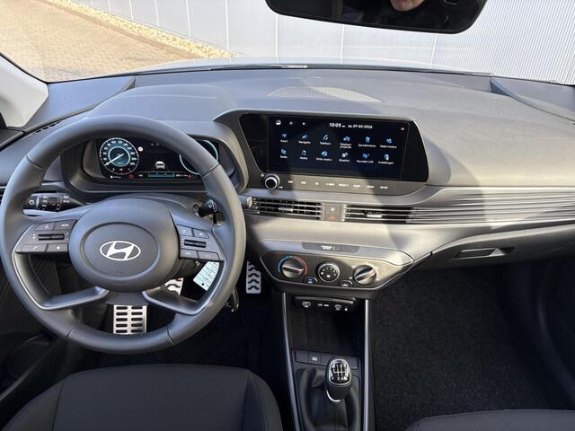 Hyundai Bayon 1.0 T-GDI Comfort / ¤ 3.500,- Voordeel Op Nieuwprijs / Prijs is rijklaar / MY 26 / Navigatie / Achteruitrijcamera / Airco / Cruise Control / LED Dagrijverlichting / LMV / Apple CarPaly & Android Auto /