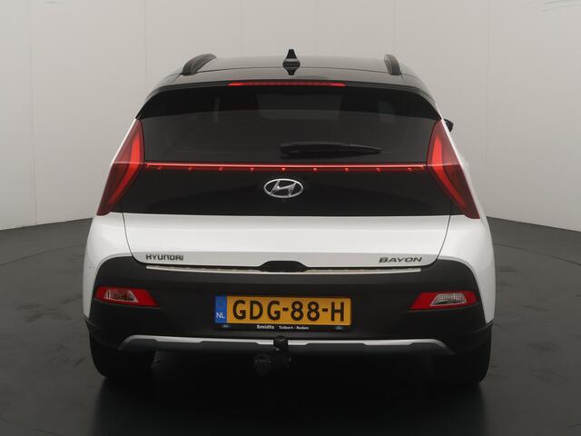 Hyundai Bayon 100PK T-GDI Comfort Smart | Trekhaak | Automaat | AR Camera | Stoel en stuurverwarming | Bose Audio | LED | Cruise