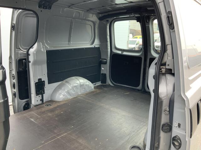 Hyundai H300 2.5 CRDi Dynamic Airco Cruise 3 Zits Trekhaak 2300 kg Dub Schuifdeur Euro 6