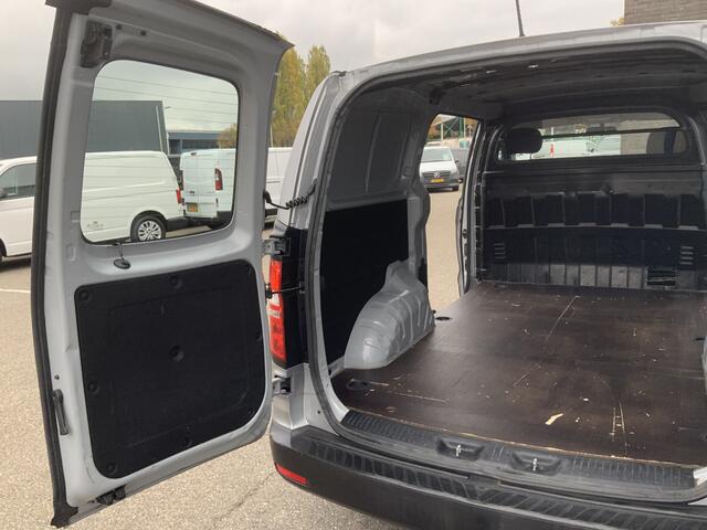 Hyundai H300 2.5 CRDi Dynamic Dub Schuifdeur Airco Navi 3 Zits Trekhaak 2300 kg Euro 6