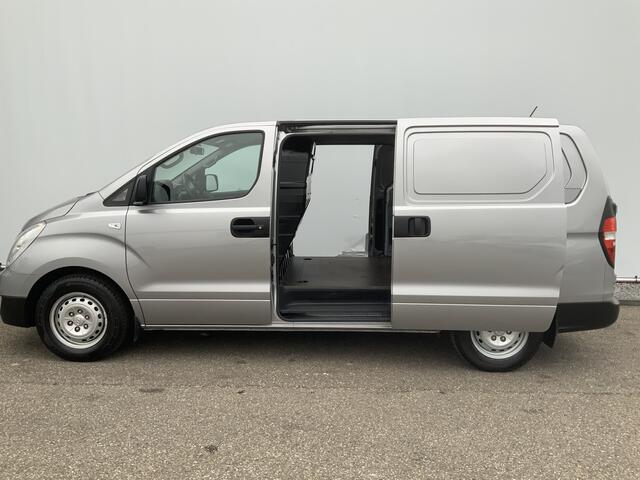 Hyundai H300 2.5 CRDi Dynamic Dub Schuifdeur Airco Navi 3 Zits Trekhaak 2300 kg Euro 6