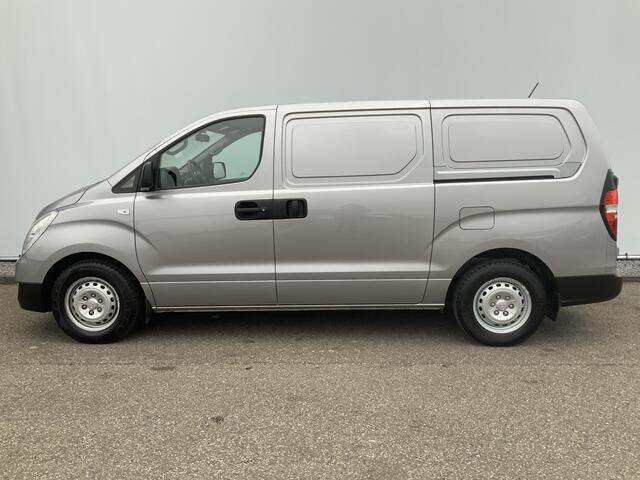 Hyundai H300 2.5 CRDi Dynamic Dub Schuifdeur Airco Navi 3 Zits Trekhaak 2300 kg Euro 6