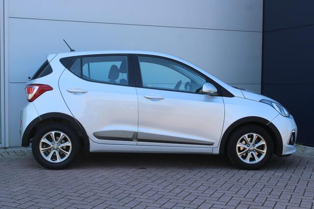 Hyundai I 10 1.0i Premium BLUETOOTH - 14 '' INCH LICHTMETALEN VELGEN - DEURSTOOTLIJSTENSET - AANSLUITENDE HISTORIE