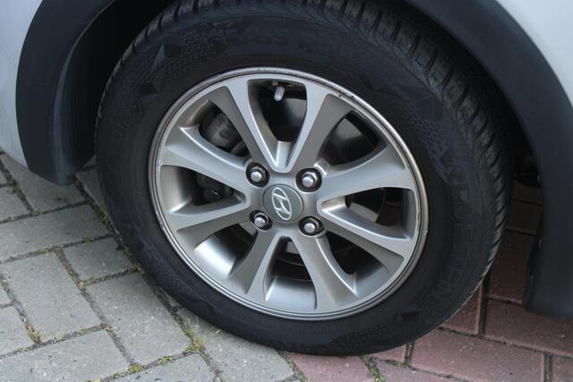 Hyundai I 10 1.0i Premium BLUETOOTH - 14 '' INCH LICHTMETALEN VELGEN - DEURSTOOTLIJSTENSET - AANSLUITENDE HISTORIE