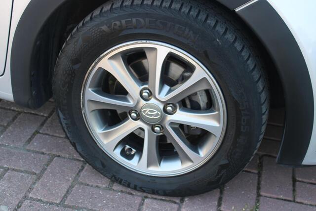 Hyundai I 10 1.0i Premium BLUETOOTH - 14 '' INCH LICHTMETALEN VELGEN - DEURSTOOTLIJSTENSET - AANSLUITENDE HISTORIE