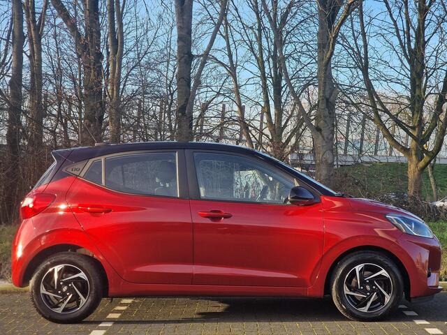 Hyundai I 10 5drs 1.0 67 PK Premium | Climate control | Contrasterende dakkleur | Geïntegreerde navigatiesysteem| Lichtmetalen velgen | Parkeersensoren achter |