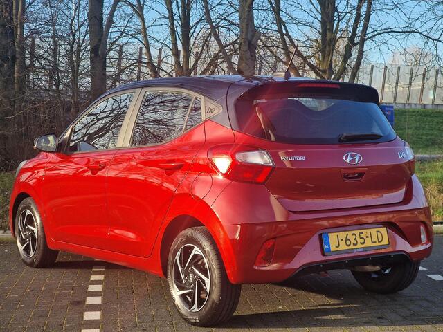 Hyundai I 10 5drs 1.0 67 PK Premium | Climate control | Contrasterende dakkleur | Geïntegreerde navigatiesysteem| Lichtmetalen velgen | Parkeersensoren achter |