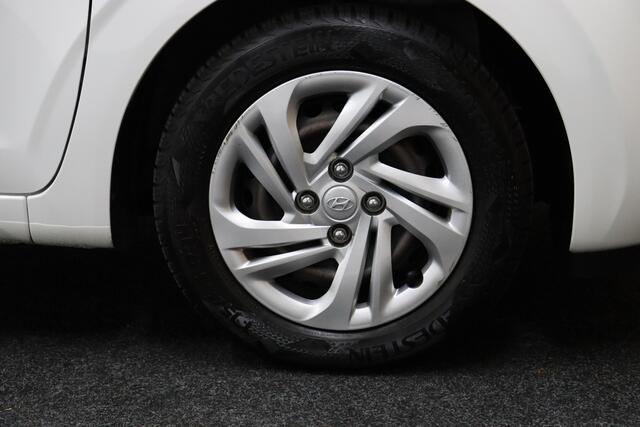 Hyundai I 10 1.0 Comfort 5-zits | Cruise-control | Apple Carplay & Android Auto | Parkeerhulp | All-season Banden | Stoelverwarming