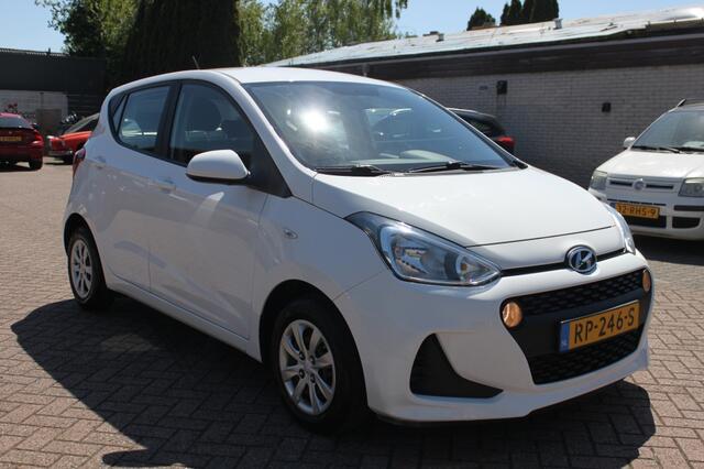 Hyundai I 10 1.0i Comfort, airco, cruise control.