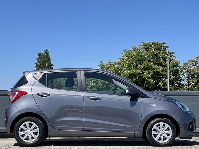 Hyundai I 10 5drs 1.0i i-Motion Comfort | Lage kmstand | Cruisecontrol | Bumpers in carrosseriekleur |