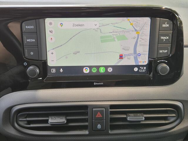Hyundai I 10 1.0 Comfort 5-zits Automaat / Navigatie via Apple Carplay of Android Auto / Allseason Banden / Airco / Cruise control / Elektrische ramen voor / Parkeersensoren achter /