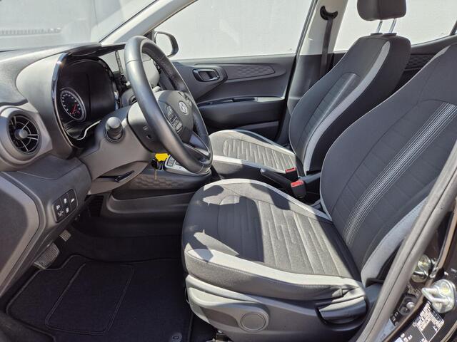 Hyundai I 10 1.0 Comfort 5-zits Automaat / Navigatie via Apple Carplay of Android Auto / Allseason Banden / Airco / Cruise control / Elektrische ramen voor / Parkeersensoren achter /