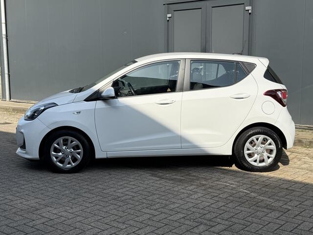 Hyundai I 10 1.0i Comfort Smart / NAP / Navigatie / Apple&Android Carplay / Airco / Bluetooth / Sensoren Achter / Cruise Control / 4x Elektrische ramen / DAB
