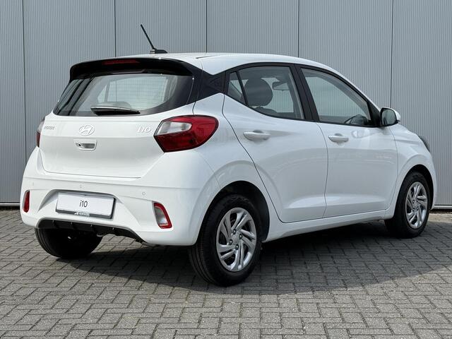 Hyundai I 10 1.0 Premium / Climate Control / Cruise Control / 8 Inch Navigatie / Parkeersensoren Achter / Snel Leverbaar! /