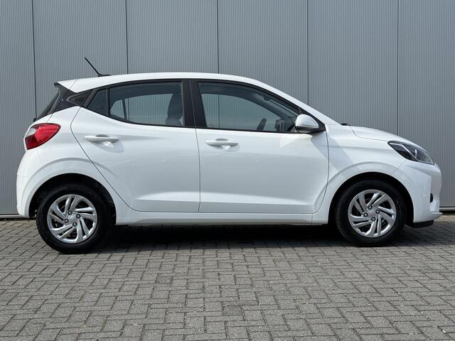 Hyundai I 10 1.0 Premium / Climate Control / Cruise Control / 8 Inch Navigatie / Parkeersensoren Achter / Snel Leverbaar! /