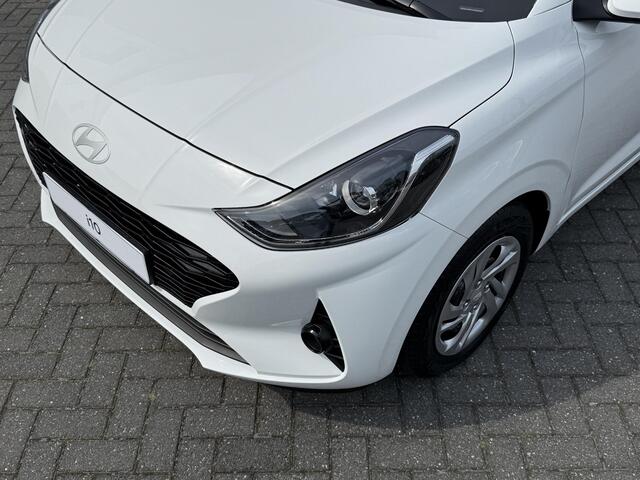 Hyundai I 10 1.0 Premium / Climate Control / Cruise Control / 8 Inch Navigatie / Parkeersensoren Achter / Snel Leverbaar! /