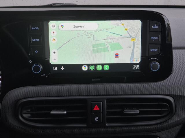 Hyundai I 10 1.0 Comfort Smart Handgeschakeld / Allseason banden / Navigatie via Apple Carplay of Android Auto / Cruise control / Stuur en Stoel verwarming / Achteruitrijcamera / Climate control