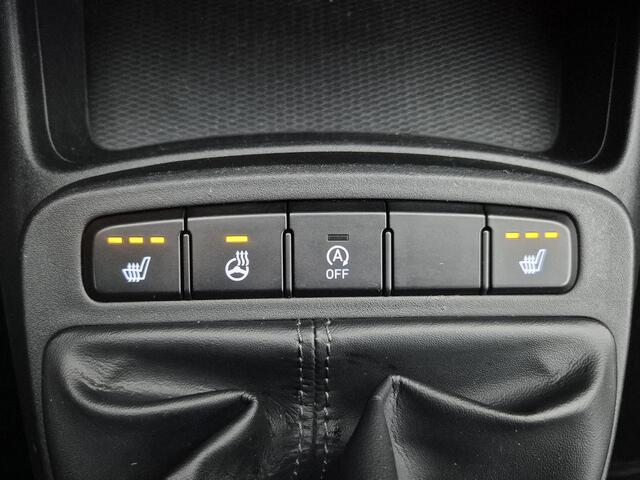 Hyundai I 10 1.0 Comfort Smart Handgeschakeld / Allseason banden / Navigatie via Apple Carplay of Android Auto / Cruise control / Stuur en Stoel verwarming / Achteruitrijcamera / Climate control