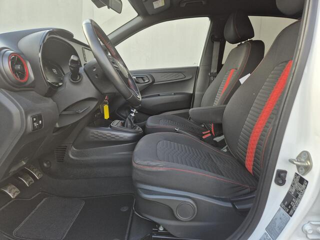 Hyundai I 10 1.0 T-GDI N Line 5-zits Handgeschakeld / Fabrieksgarantie tot 11-2028 / Allseason banden / Dealer onderhouden / Stuur-, en Stoel verwarming / Cruise control / Achteruitrijcamera / Apple Carplay Android Auto / Climate control /