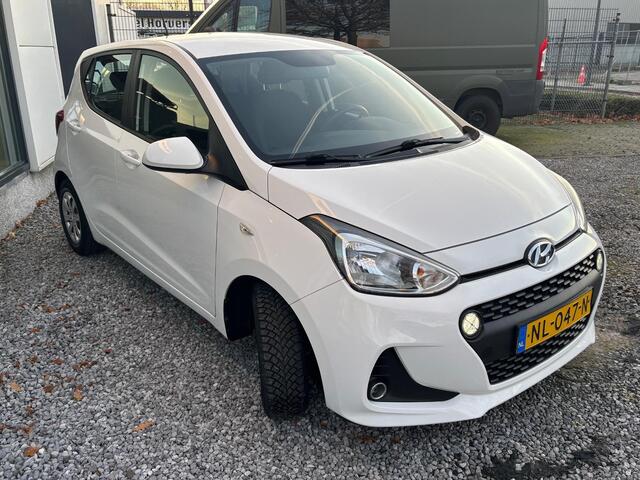 Hyundai I 10 1.0i Go! 2017 | Apple Carplay/Android auto! | Rijklaar geleverd incl 12 maanden BOVAG garantie! |