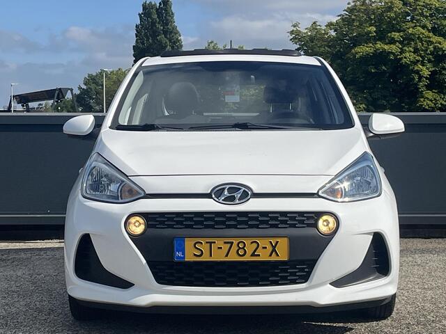 Hyundai I 10 1.0i Comfort | Schuifdak-Vouwdak| Navigatiesysteem & Apple Carplay-Android Auto | Lichtmetalen velgen | Parkeersensoren | Lage kmstand | Volledig dealer onderhouden |