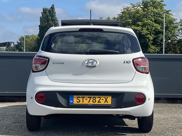 Hyundai I 10 1.0i Comfort | Schuifdak-Vouwdak| Navigatiesysteem & Apple Carplay-Android Auto | Lichtmetalen velgen | Parkeersensoren | Lage kmstand | Volledig dealer onderhouden |