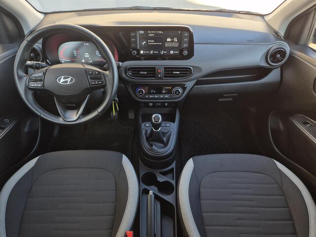 Hyundai I 10 1.0 Premium Handgeschakeld / Fabrieksgarantie tot 09-2029 / Stuur en Stoel verwarming / Achteruitrijcamera / Navigatie via Apple Carplay/Android Auto / Cruise control / Airco /