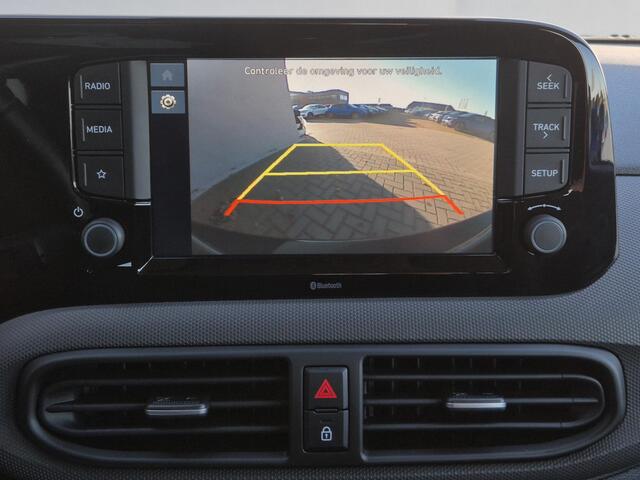 Hyundai I 10 1.0 Premium Handgeschakeld / Fabrieksgarantie tot 09-2029 / Stuur en Stoel verwarming / Achteruitrijcamera / Navigatie via Apple Carplay/Android Auto / Cruise control / Airco /